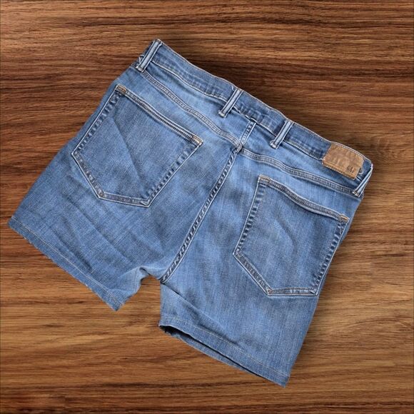 GAP Denim Stretch Shorts - Picture 2 of 4